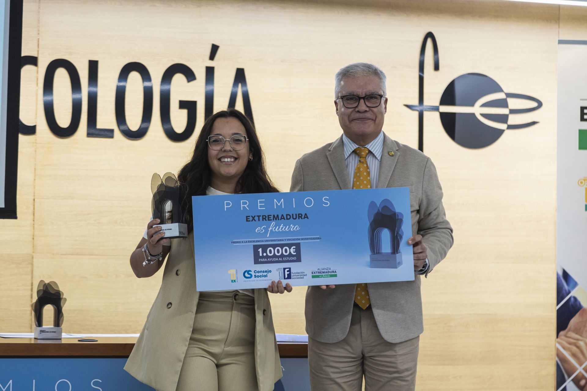 Entrega de galardones a los ganadores de la tercera edición de los &#039;Premios Extremadura es futuro&#039;