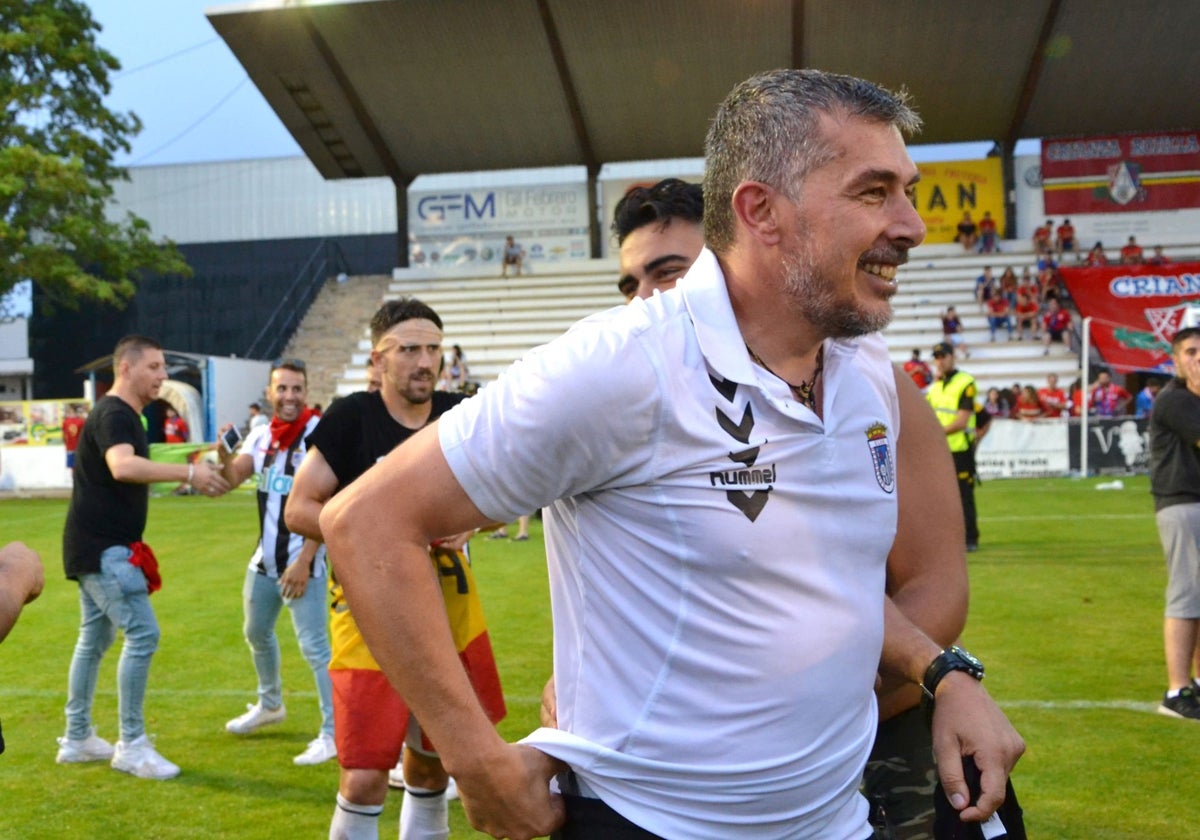 El Badajoz apuesta sobre seguro por el ascenso con Juan Marrero