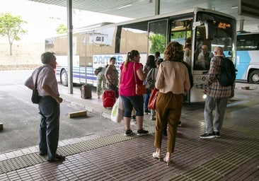 Las ayudas al transporte en bus de la Junta de Extremadura dejan de incluir los viajes fuera de la región