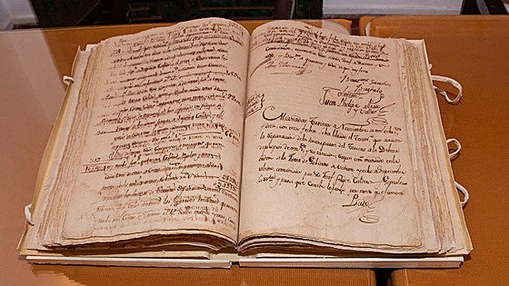 La Diputación restaura 29 tesoros documentales de los municipios cacereños