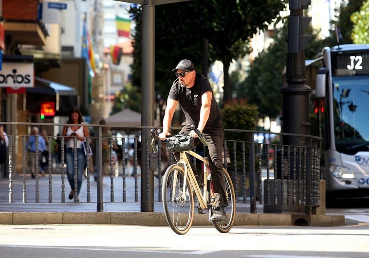 DGT avisa: el error que te pueden costar 500 euros si vas en bici