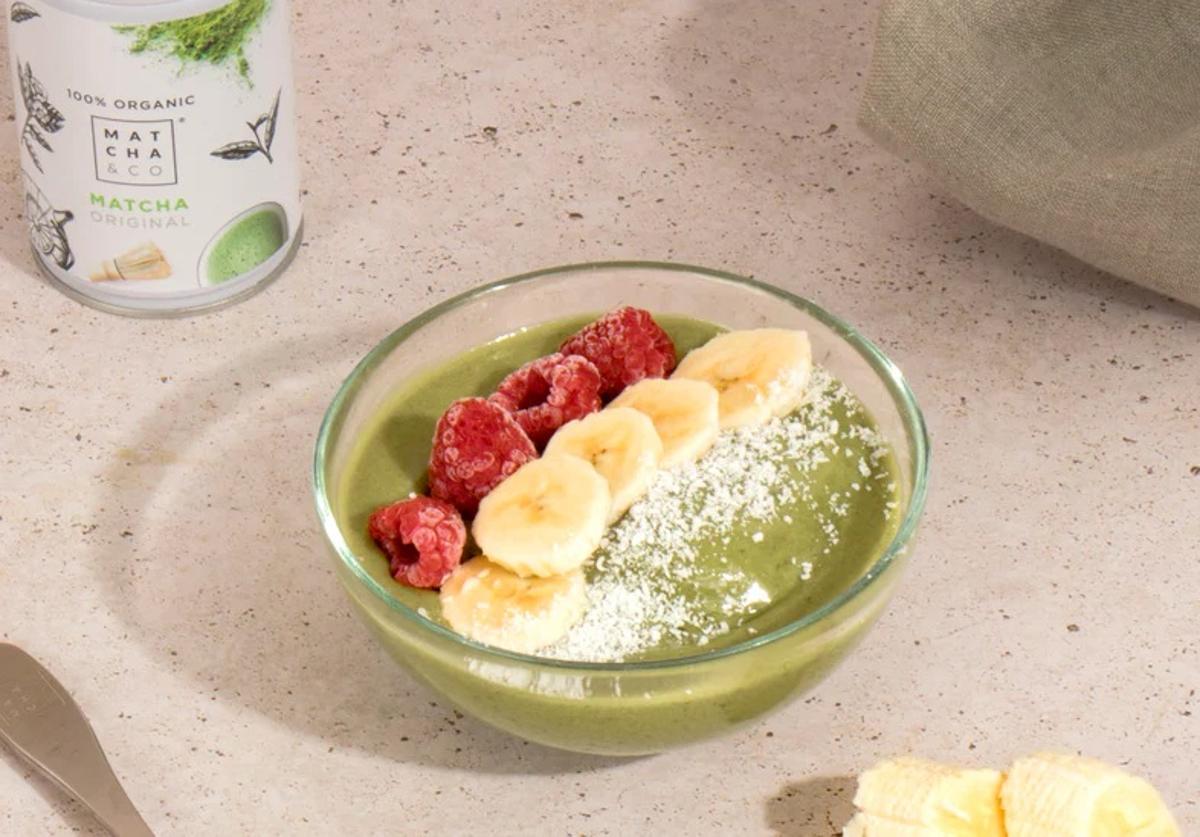 Helado con té matha y frutas