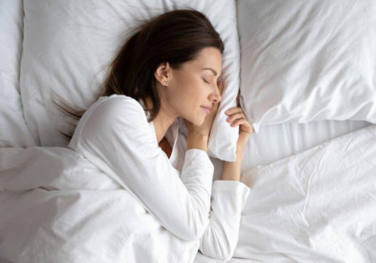 Melatonina o valeriana: qué funciona mejor para dormir según la ciencia