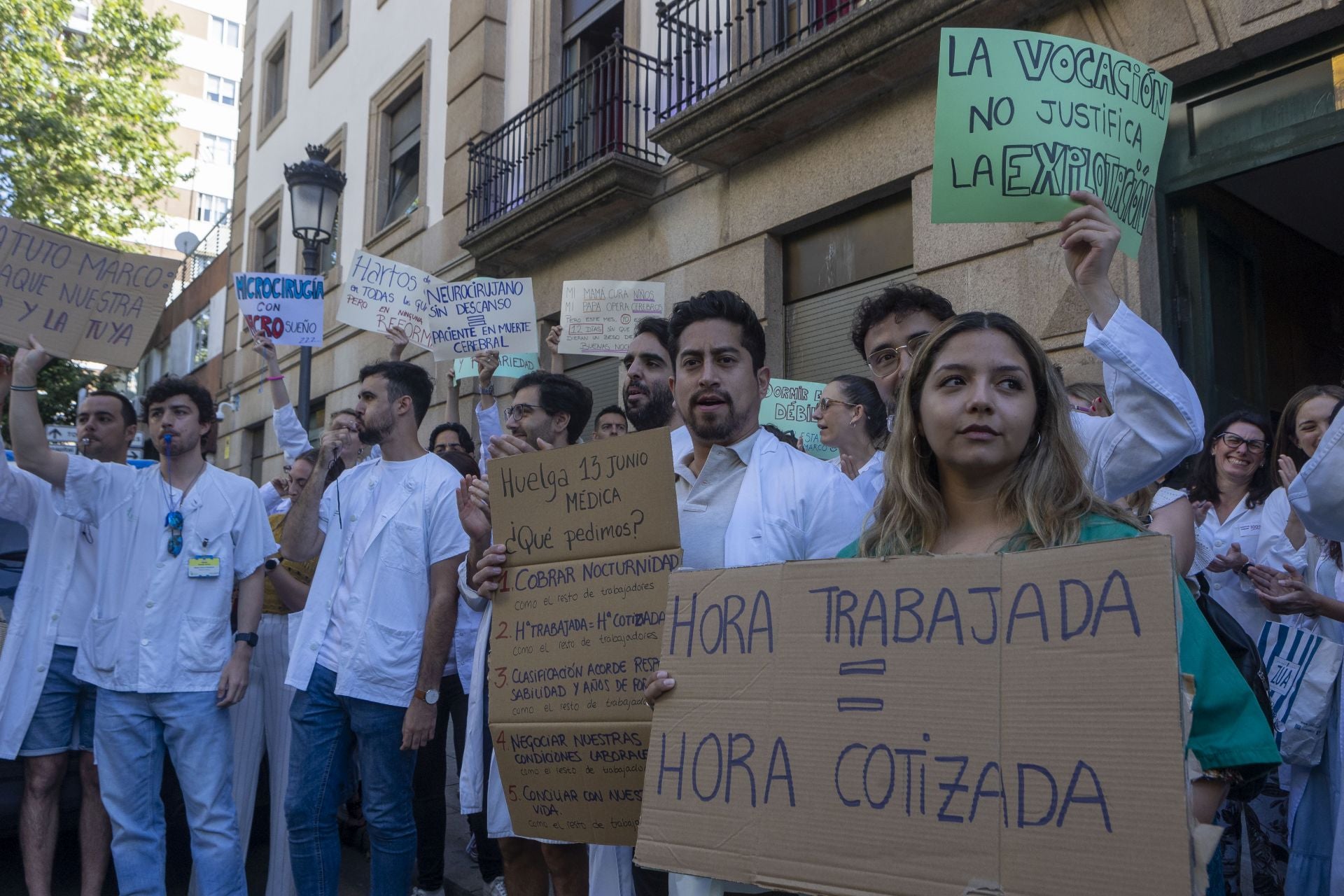 La protesta de los médicos extremeños, en imágenes