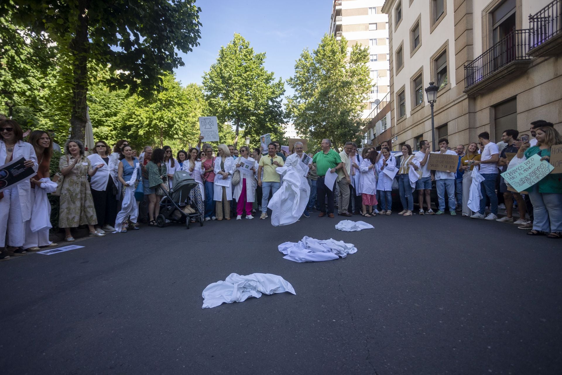 La protesta de los médicos extremeños, en imágenes