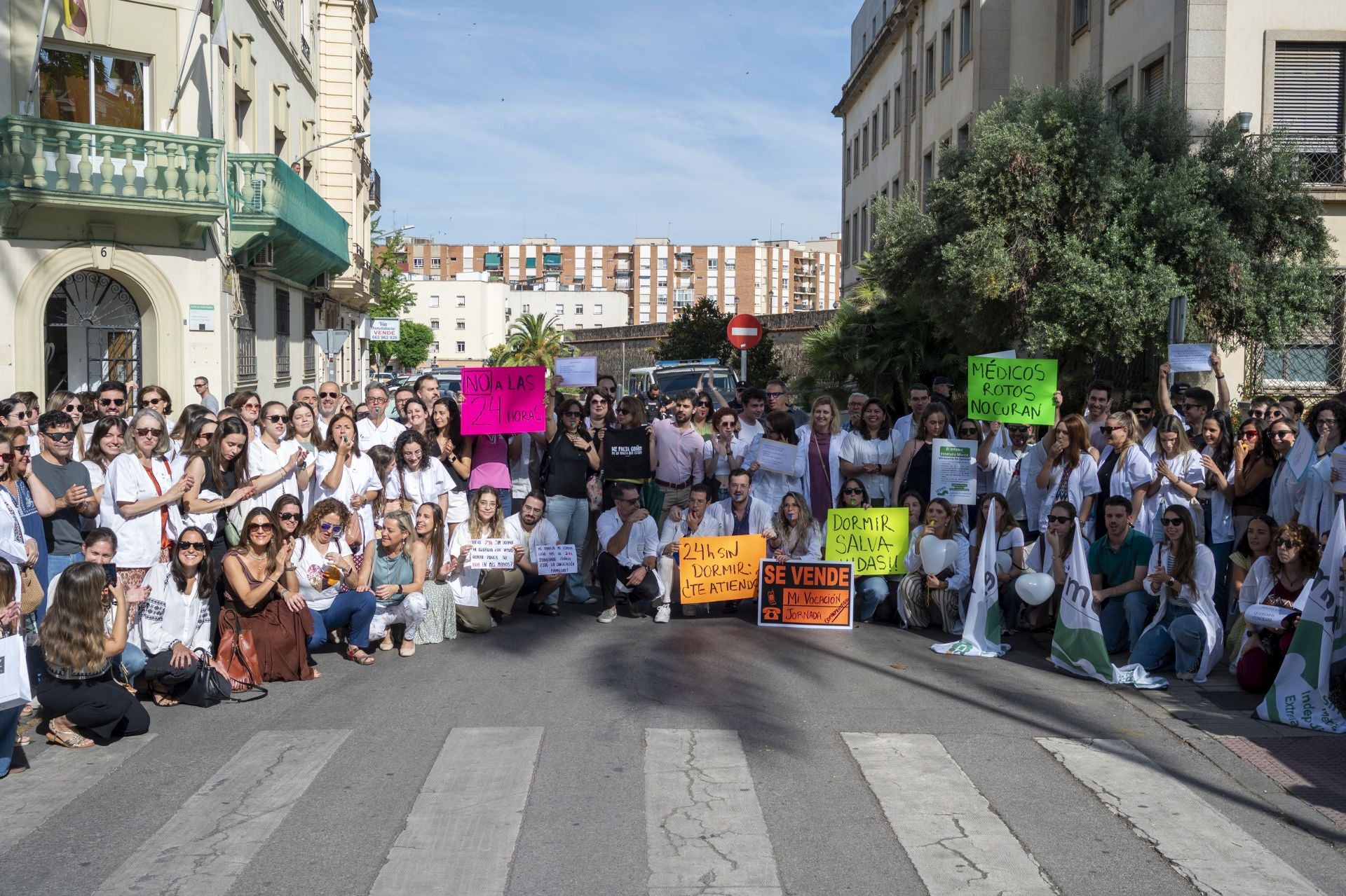 La protesta de los médicos extremeños, en imágenes