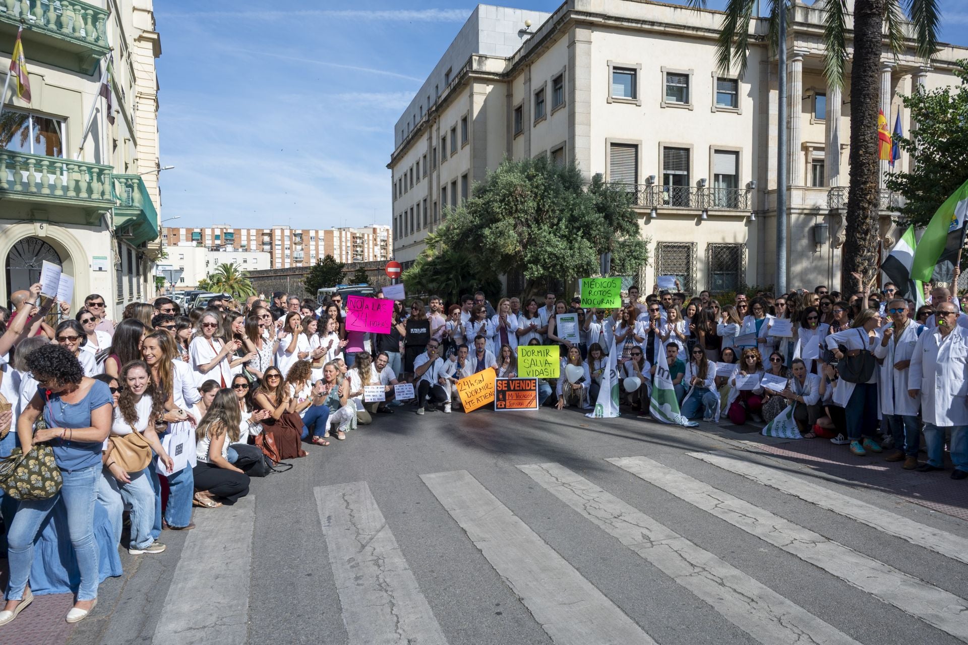 La protesta de los médicos extremeños, en imágenes