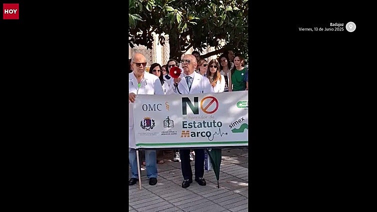 Concentración de médicos en Badajoz contra el Estatuto Marco