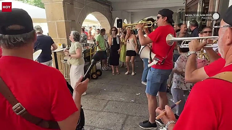 Las primeras cañas marcan el ritmo en Plasencia