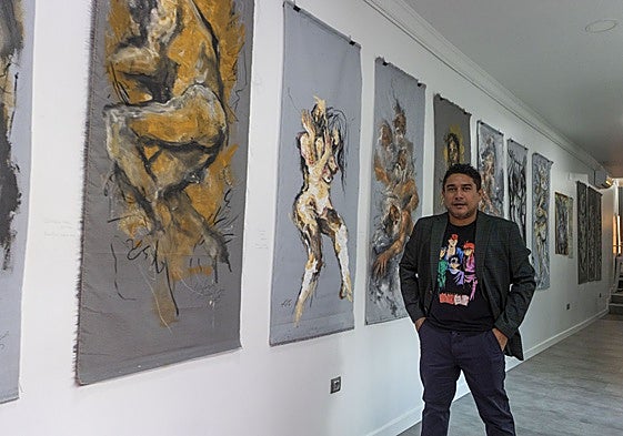 Luis Vargas Santa Cruz exhibe en Belleartes la exposición 'Sísifo y La montaña'.