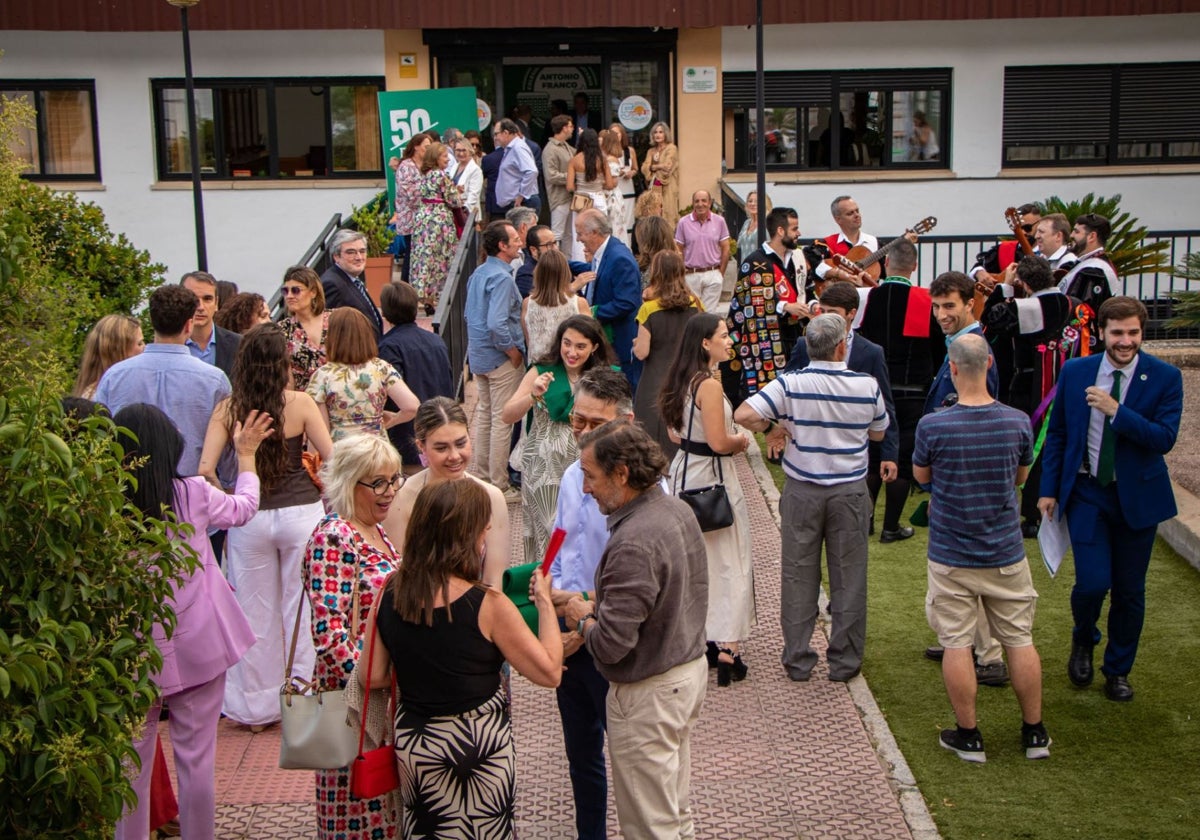 Asistentes al acto conmemorativo celebrado este sábado en el colegio mayor de Cáceres.