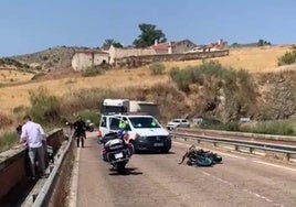 La moto se salió de la carretera y cayó al río Ardila.