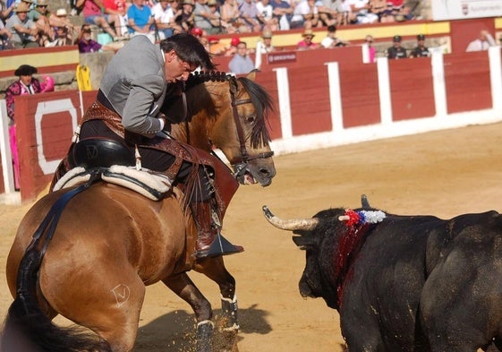 Diego Ventura, durante su lidia en el coso de Las Golondrinas.