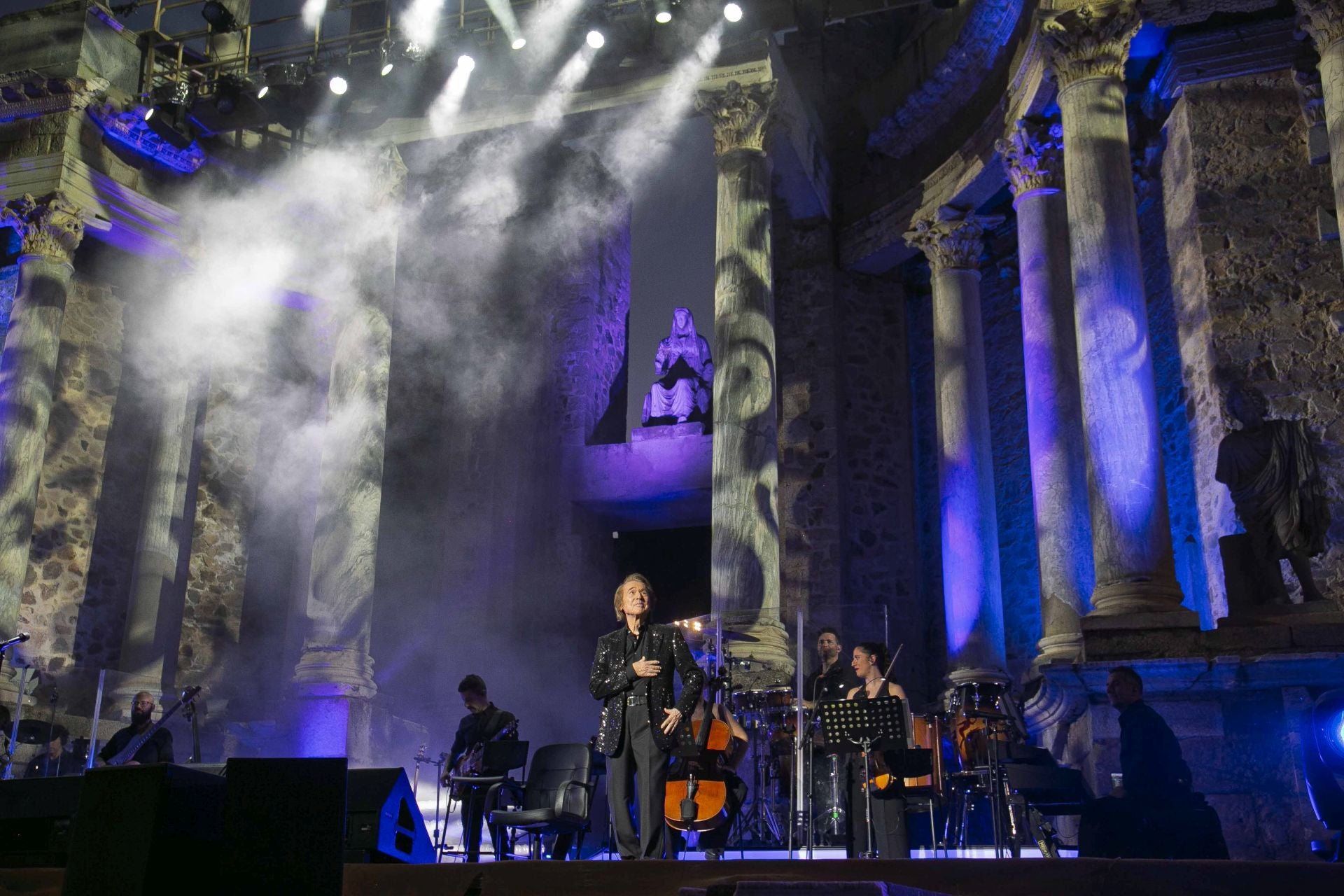 Raphael triunfa en su regreso al escenario del Teatro Romano