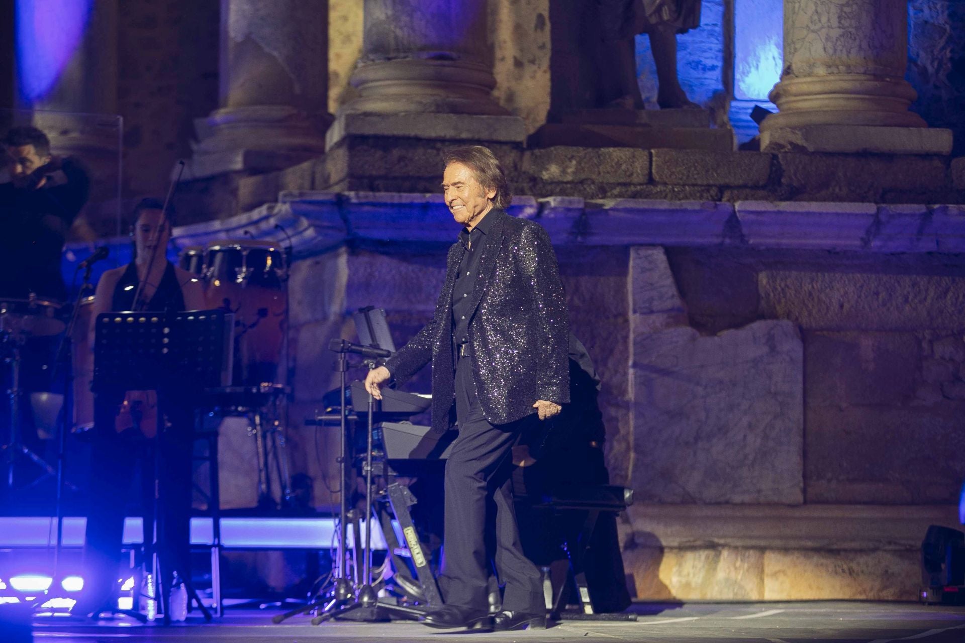 Raphael triunfa en su regreso al escenario del Teatro Romano