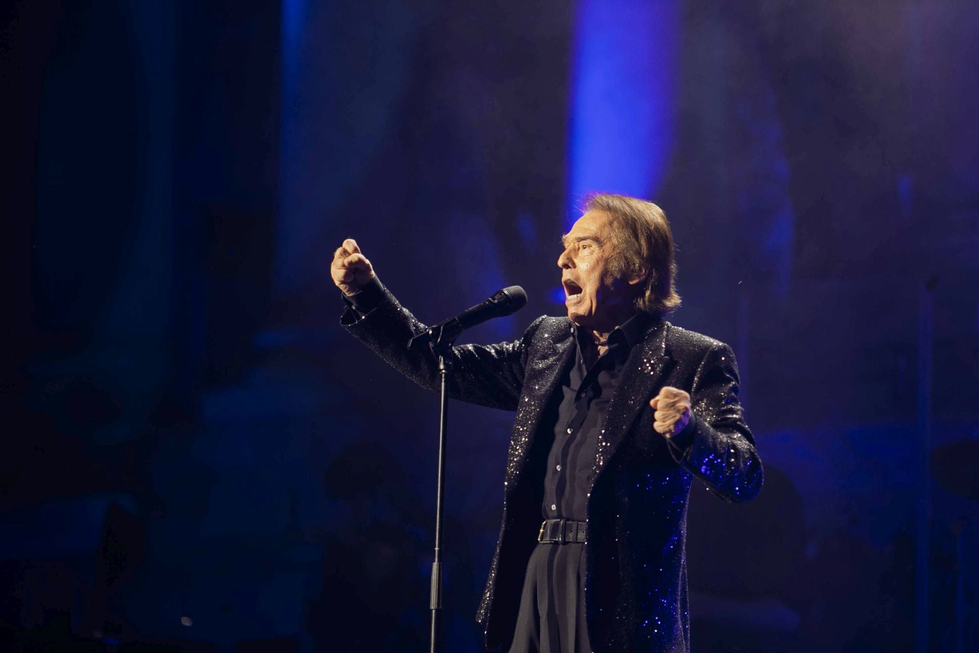 Raphael triunfa en su regreso al escenario del Teatro Romano