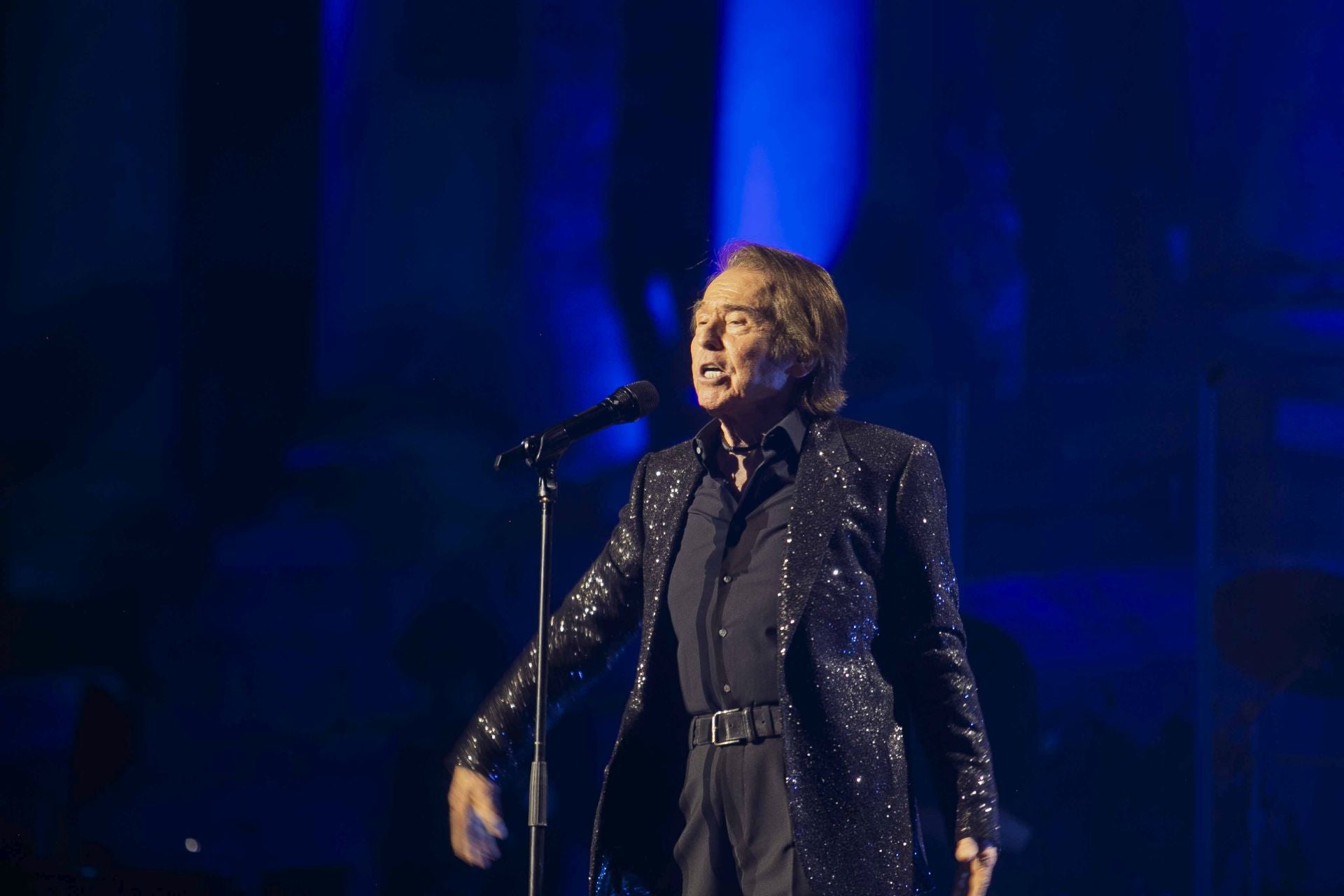 Raphael triunfa en su regreso al escenario del Teatro Romano