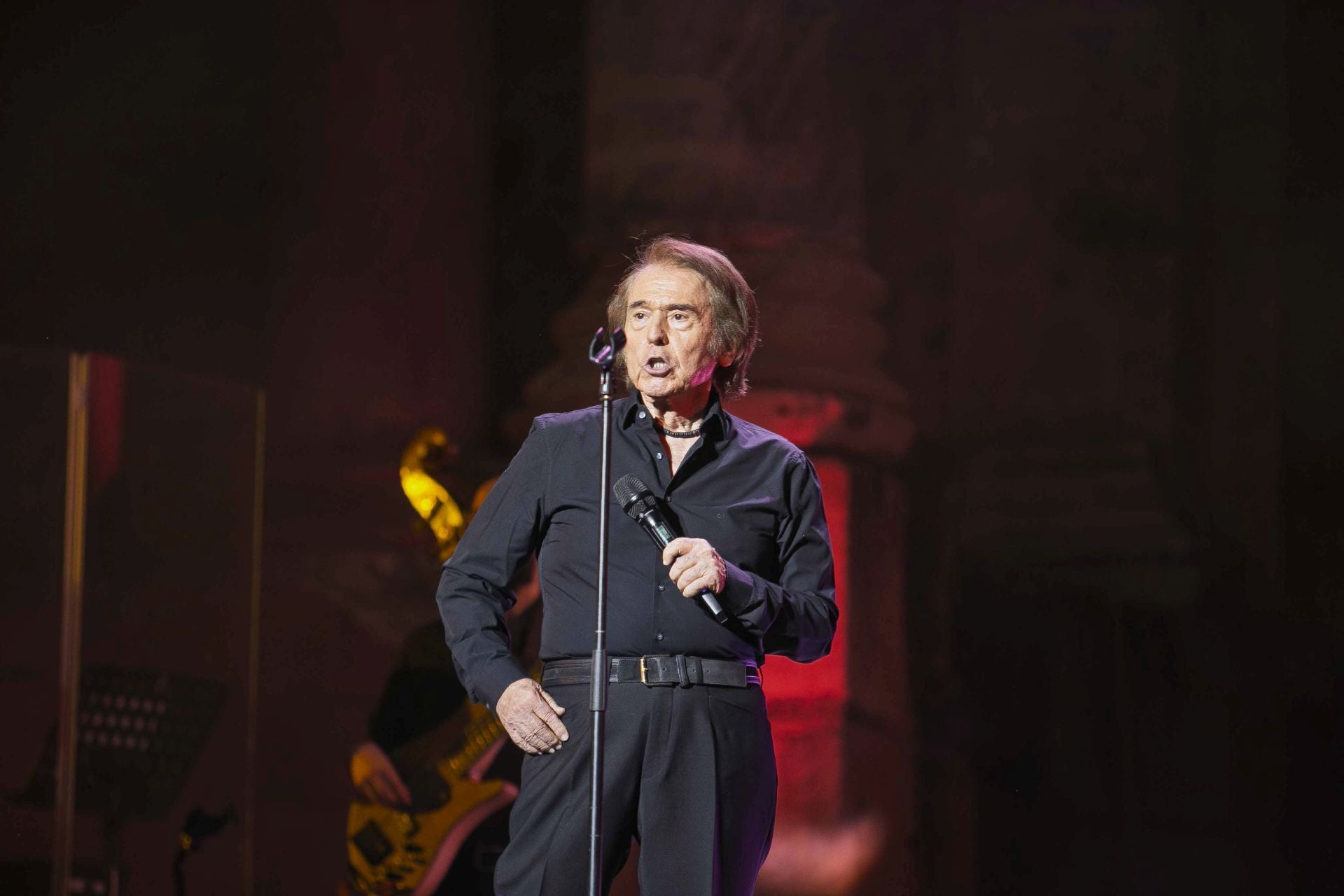 Raphael triunfa en su regreso al escenario del Teatro Romano
