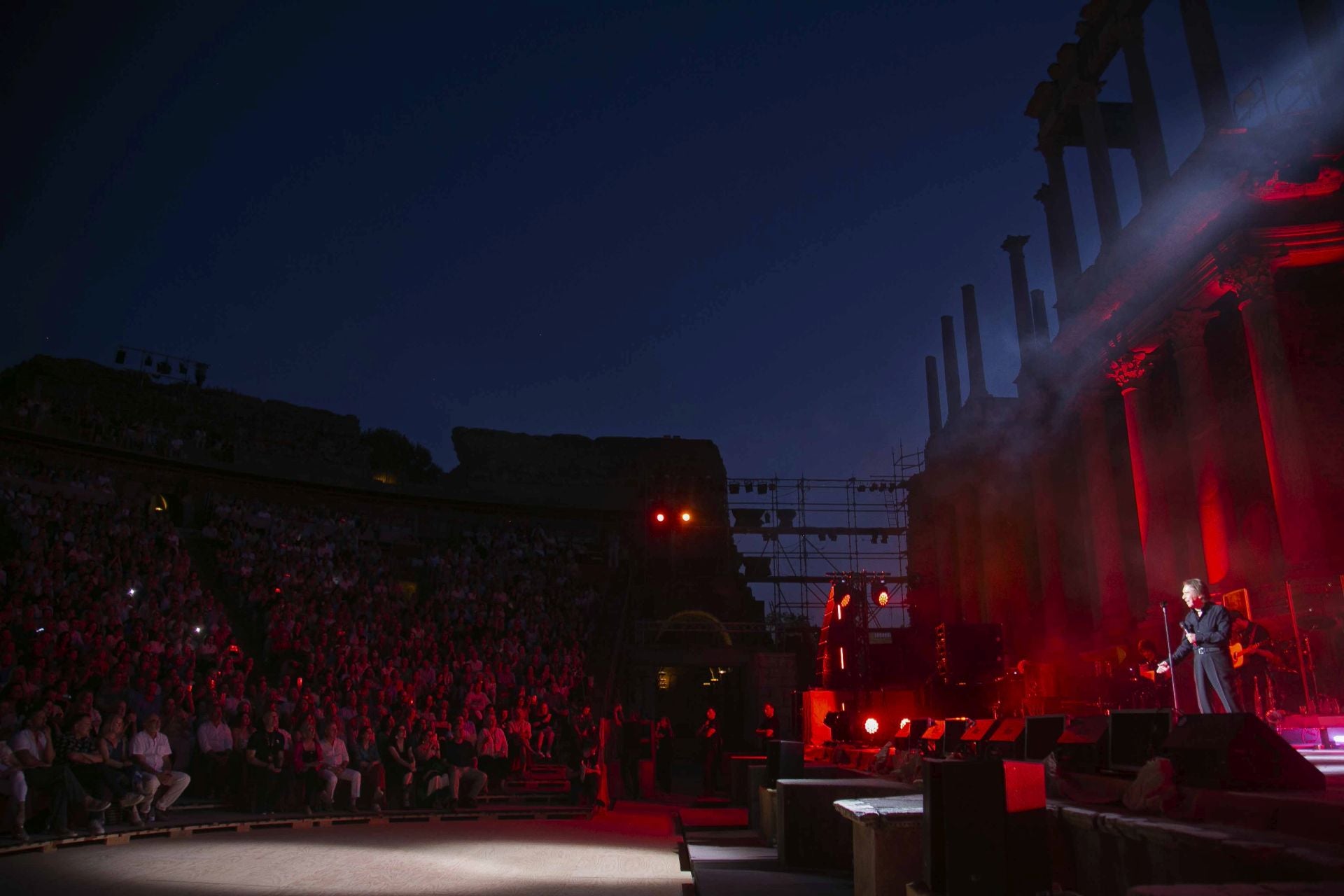 Raphael triunfa en su regreso al escenario del Teatro Romano