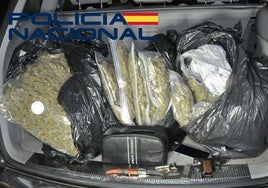 Droga incautada por los agentes.
