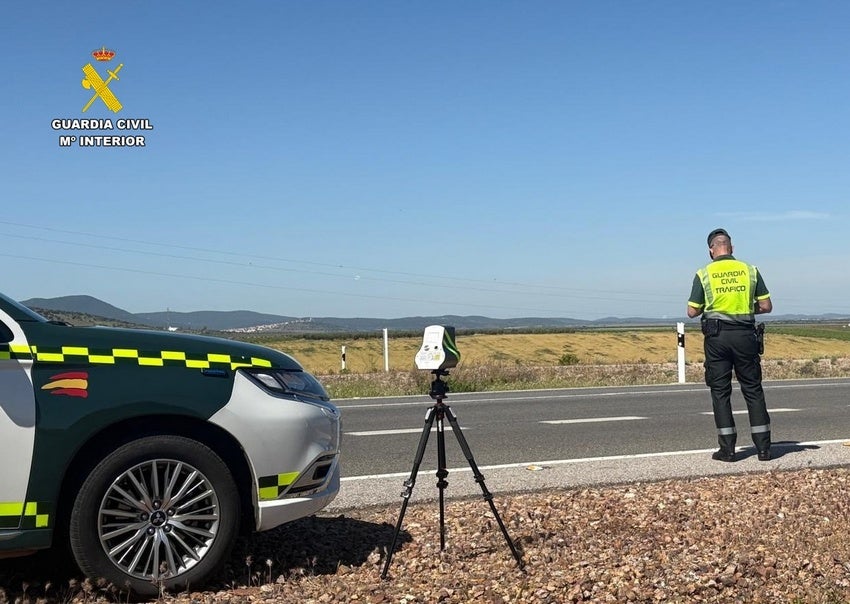 Interceptan a un conductor drogado cuando transportaba un kilo de metanfetamina por la N-430