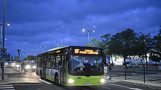 El Ayuntamiento de Badajoz reforzará el servicio de autobuses para que los pacenses vayan a comer a la feria