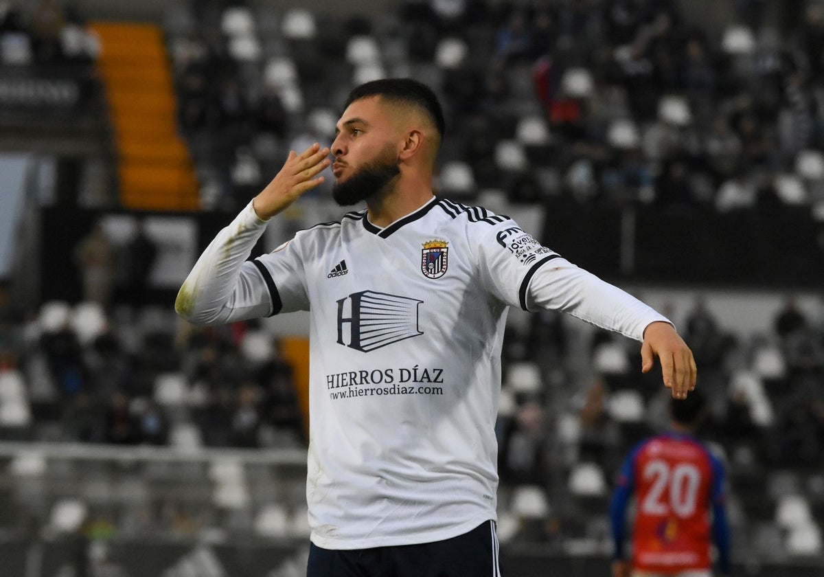 Bermúdez celebra uno de sus goles con el Badajoz esta pasada temporada.