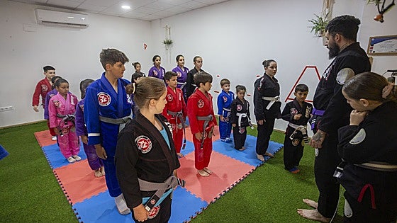 El tatami más pequeño que colecciona medallas en Cáceres