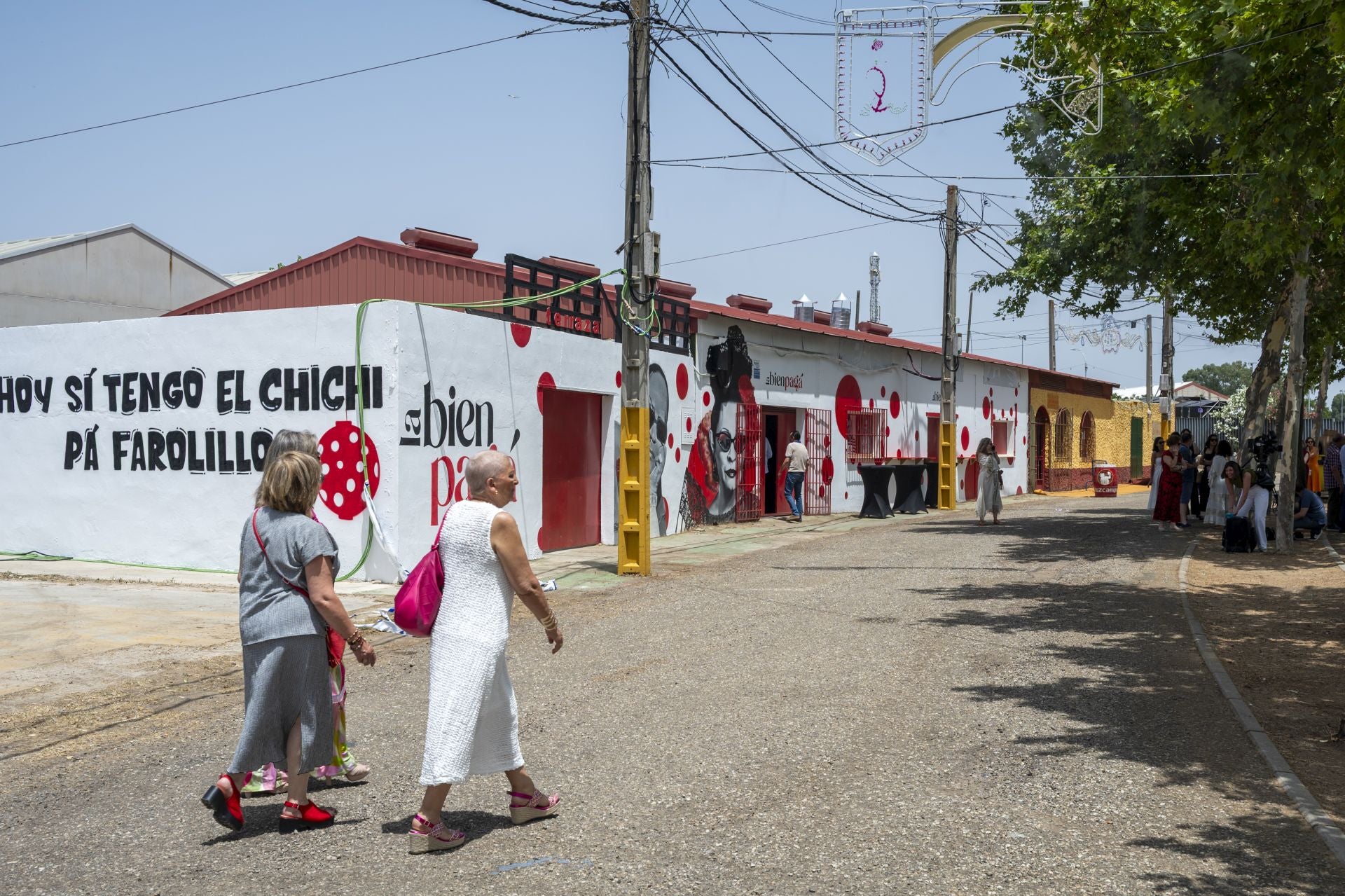 Así es el ambiente en el ferial de Badajoz a la hora de la comida