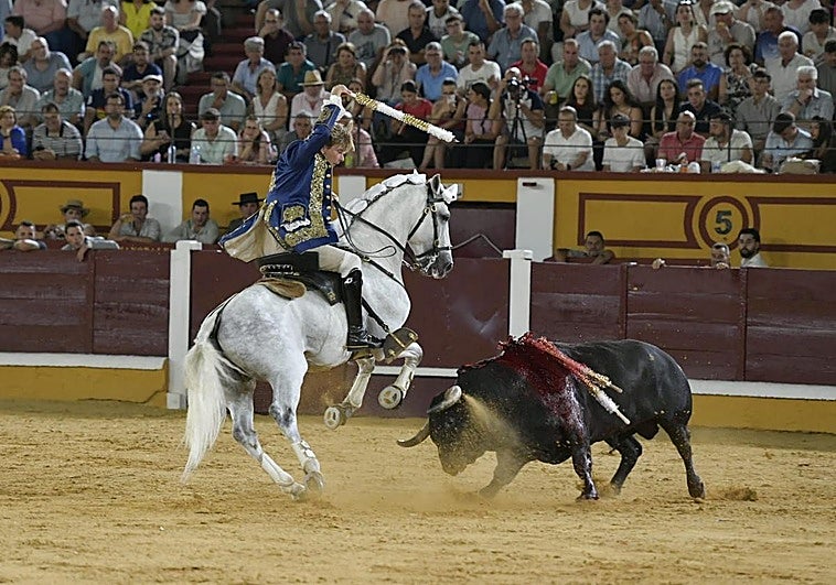 Corrida de rejones celebrada este viernes en Badajoz.