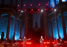 Pecos lleva la nostalgia y la emoción al Teatro Romano de Mérida