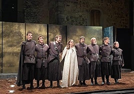 Un Shakespeare con tintes del NO-DO flanqueado por la historia de Cáceres