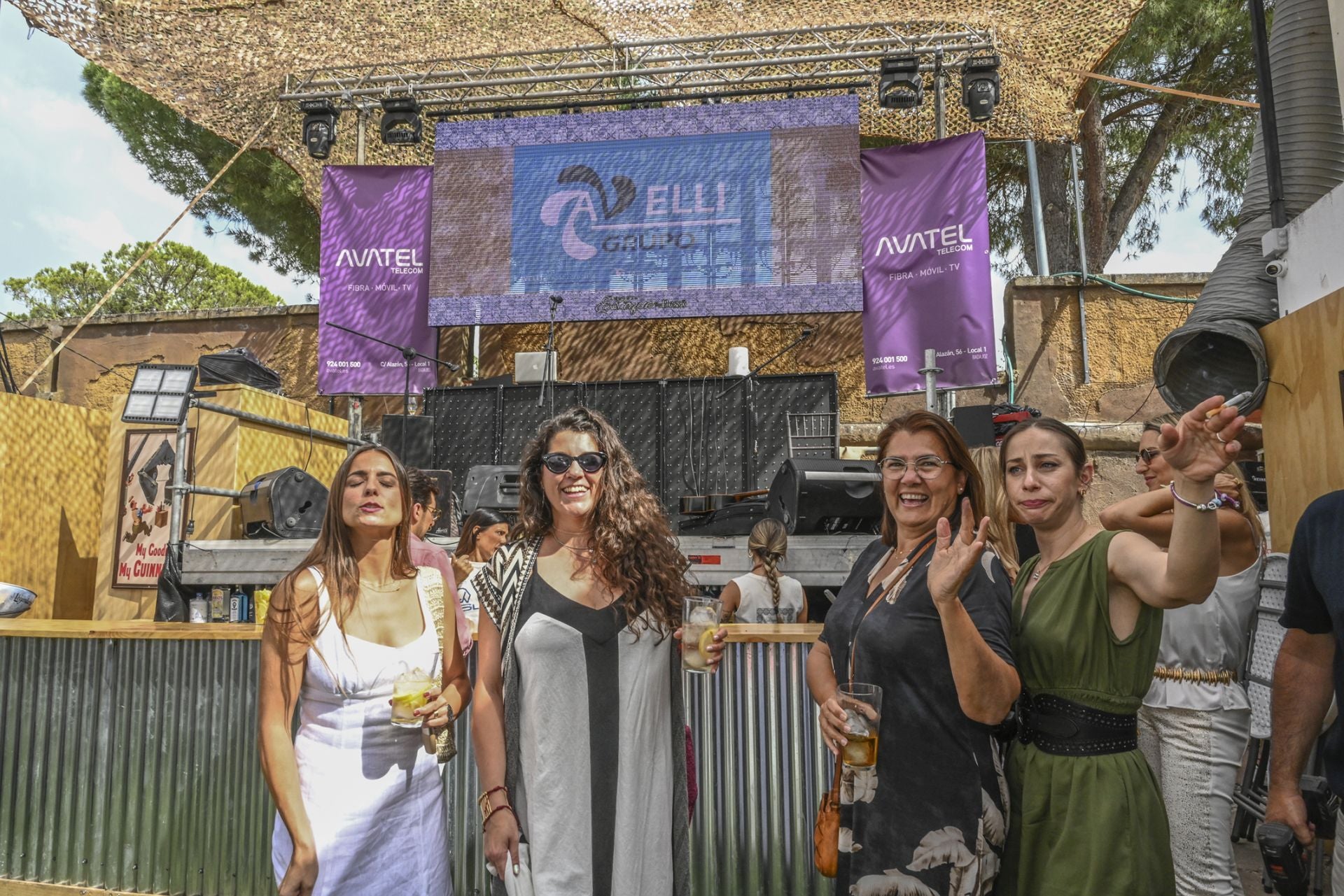 Imagen secundaria 1 - Las copas de primera hora de la tarde animan el día previo a San Juan