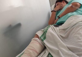 Carla Domínguez a la espera de la intervención quirúrgica.