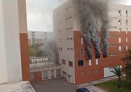 Incendio en el barrio del Cerro Gordo, en Badajoz.