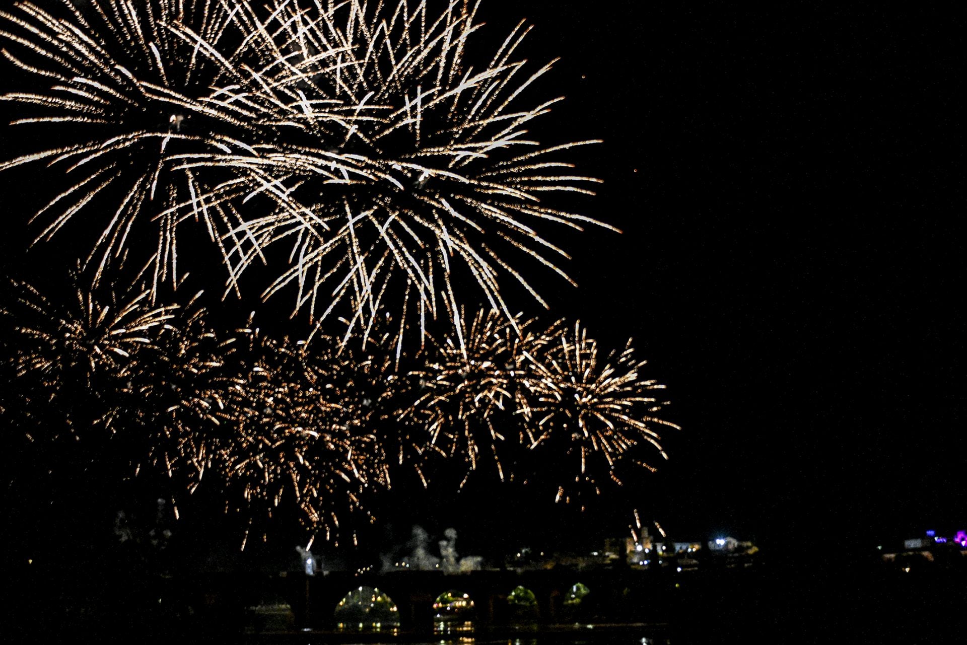 Así fueron los fuegos artificiales de la Feria de San Juan de Badajoz