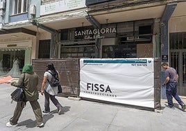El local luce ya las letras corporativa de la franquicia. Se ha instalado en la calle San Pedro de Alcántara, en el espacio que dejó libre Prénatal.