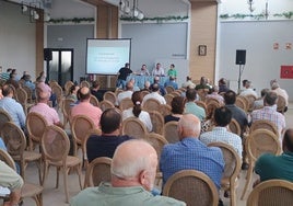 Panorámica de la asamblea ordinaria de la comunidad de regantes, en la tarde del martes, en Almendralejo.