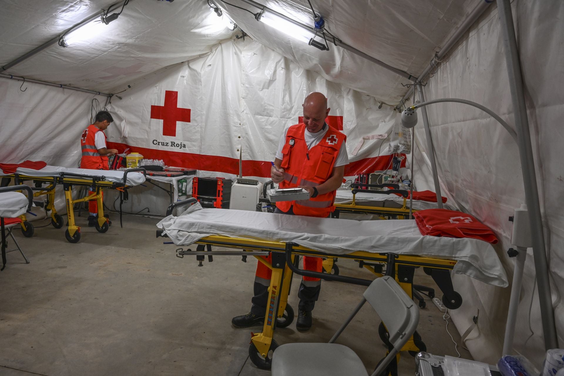 Punto de emergencia que Cruz Roja tiene instalado en el recinto ferial de Caya.