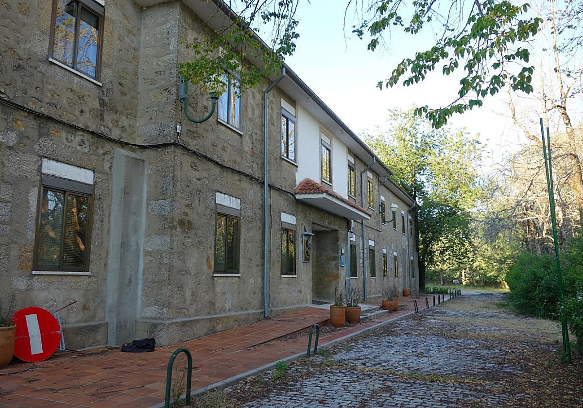 Hospedería La Serrana de Piornal, cerrada desde 2014.