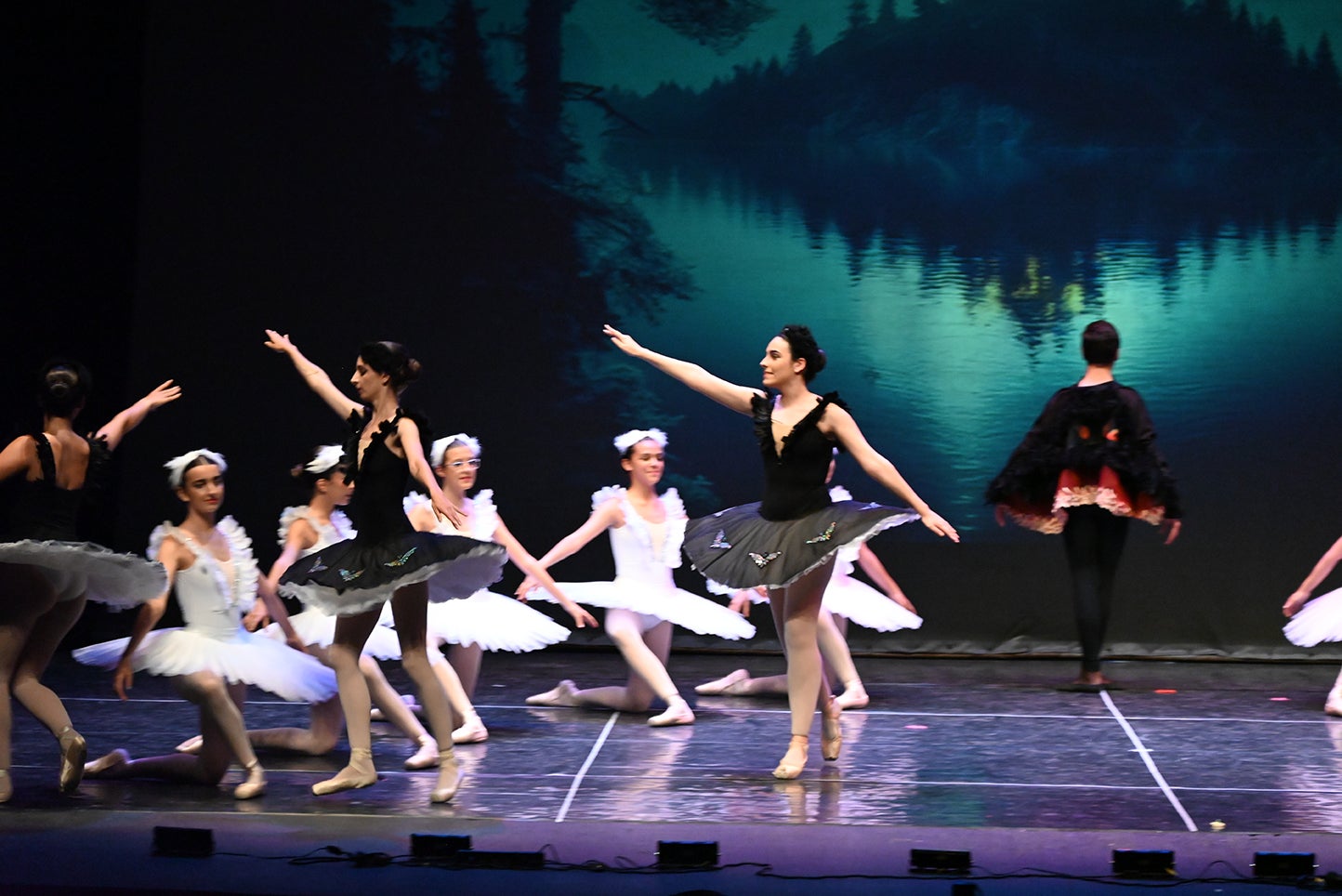 Fotos | El Teatro López de Ayala acoge los espectáculos de 16 escuelas de baile