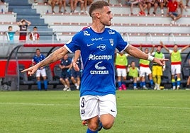 Álvaro Barrero celebra un gol con el Utebo.