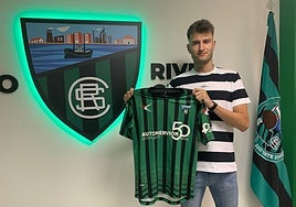 Gaizka Martínez en su presentación tras volver por tercera vez al Sestao este invierno.