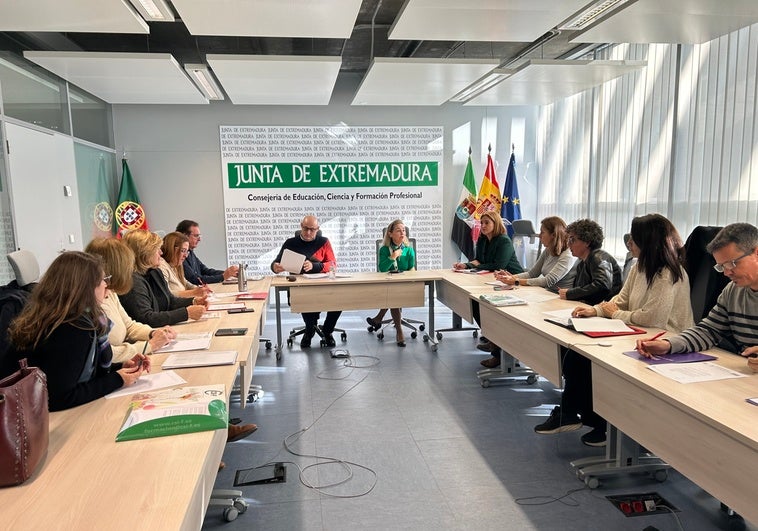 La Junta propone subir al 90% la jornada a los cuidadores educativos el próximo curso