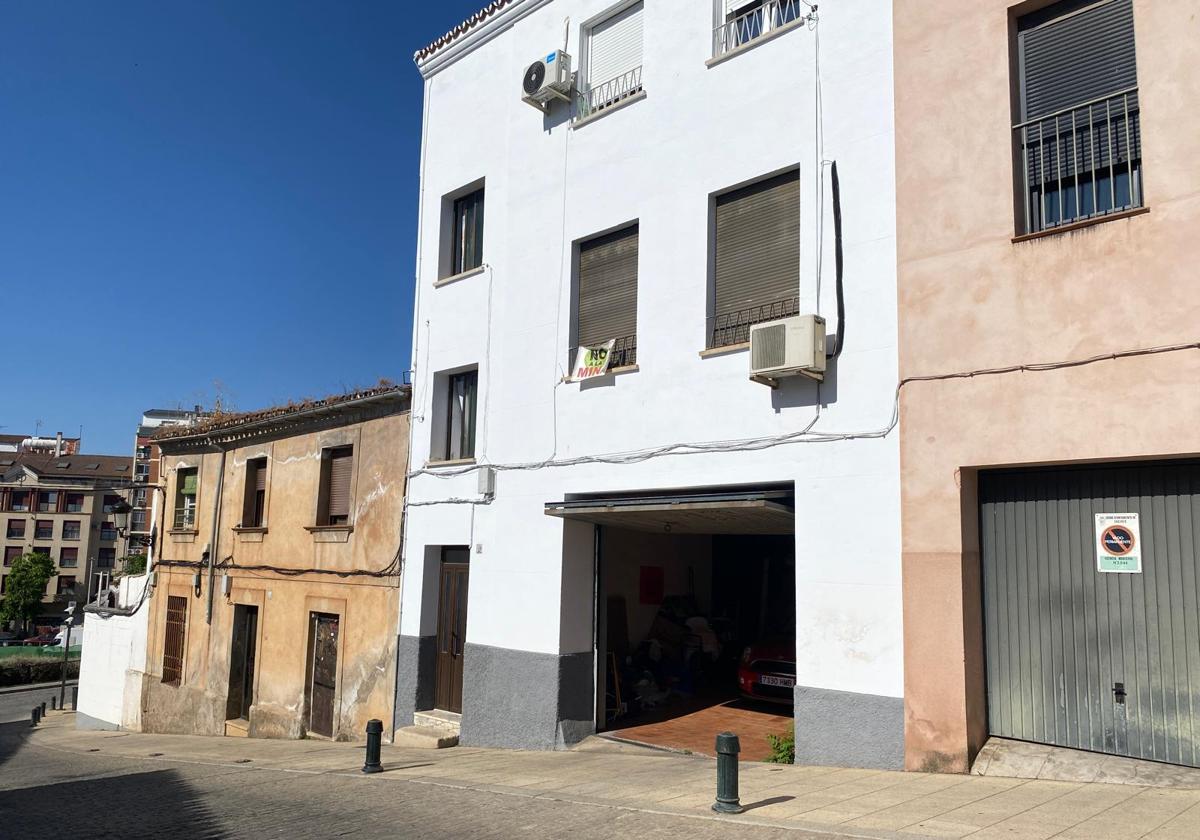 Un hombre sufre quemaduras en el incendio de una vivienda en Cáceres 