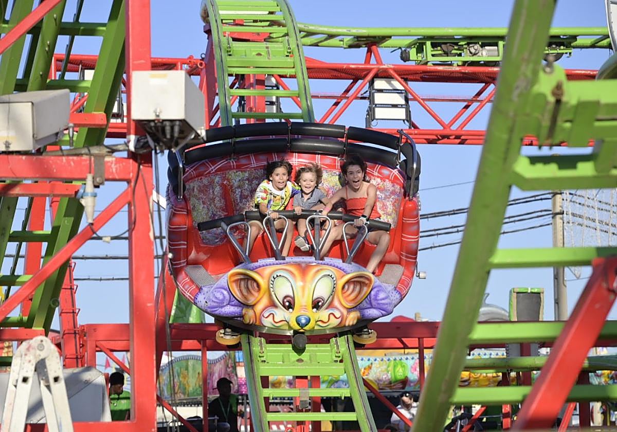 pEl calor no evitó que las atracciones trabajaran a todo ritmo desde primera hora de la tarde.