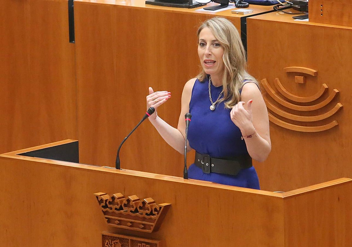 La presidenta extremeña, María Guardiola, en su respuesta a los grupos de la oposición en el debate sobre el estado de la región.