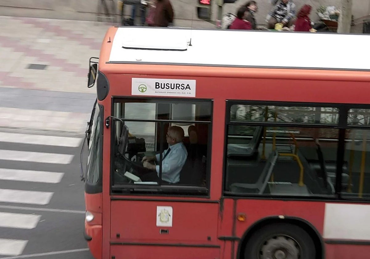 Autobús de la empresa Busursa en Cáceres.