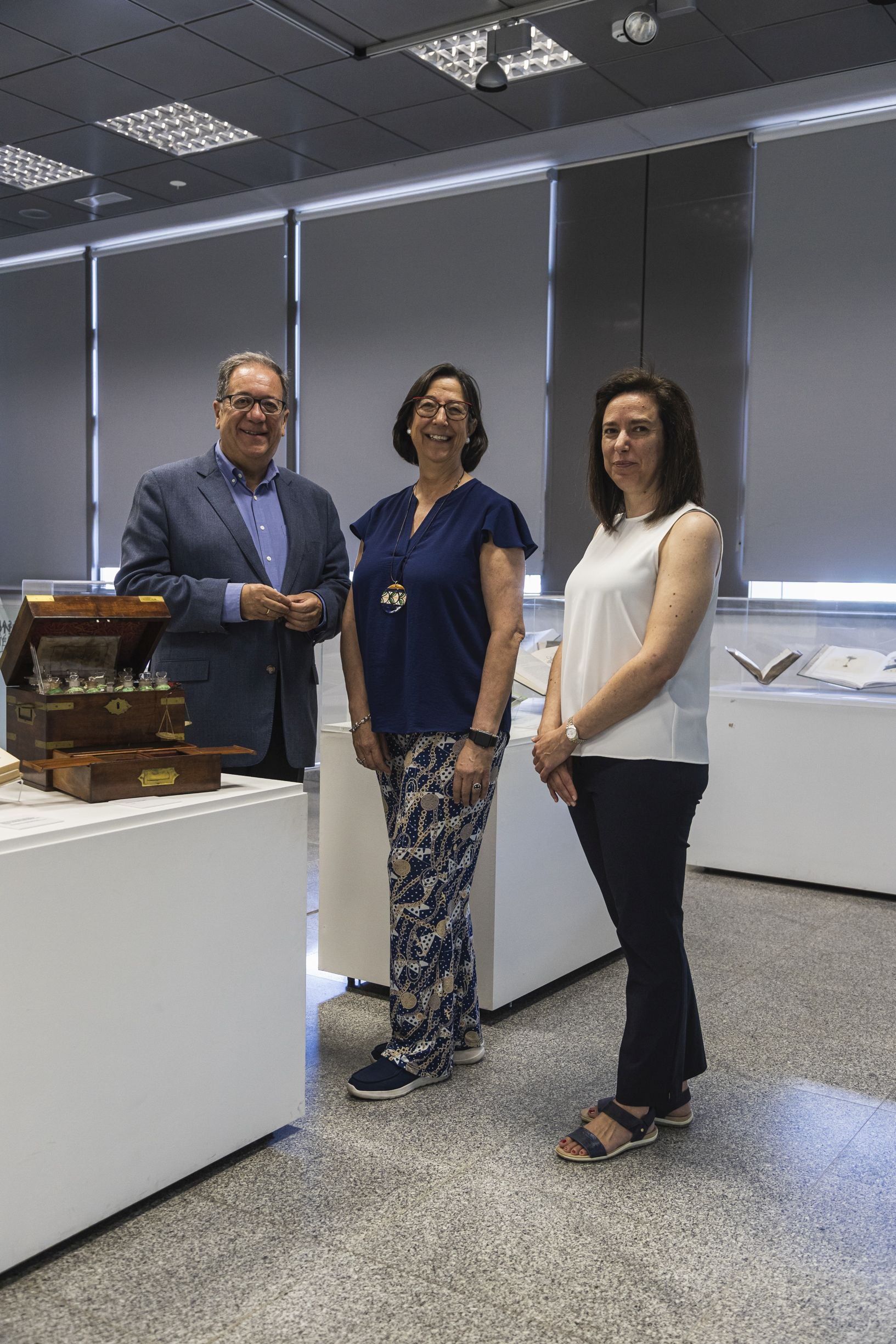 Fotos | Así es la exposición de libros del colegio de Farmacéuticos de Badajoz