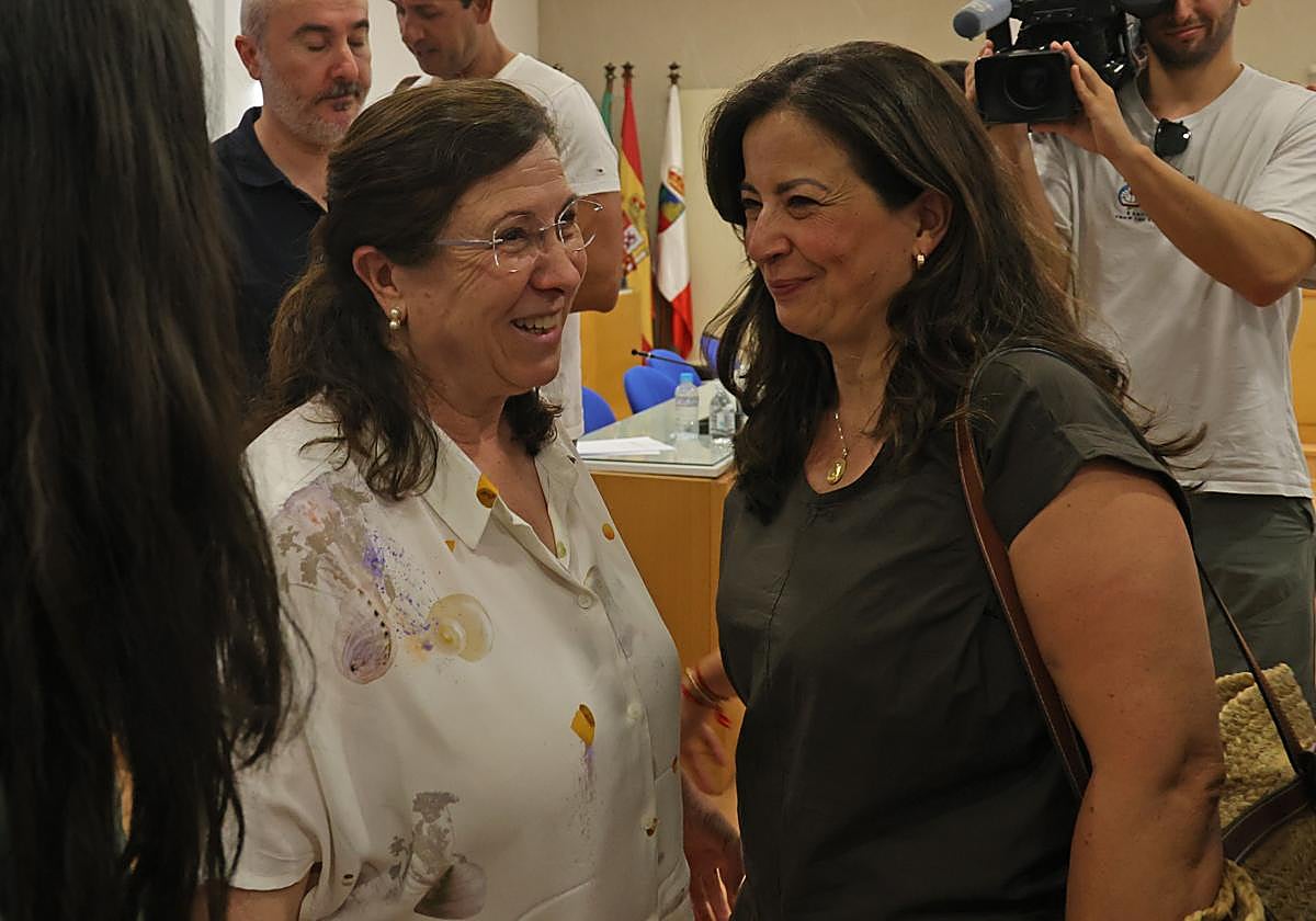 María Fernanda Sánchez, junto a la futura alcaldesa Elisabeth Medina.